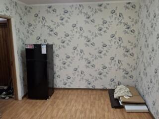 Vind apartament cu o camera necesita reparatie 55000euro