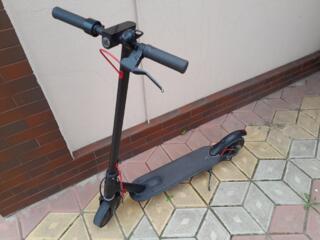 Электросамокат б/у в хорошем состоянии