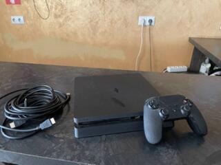 Продаю PlayStation 4