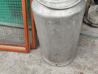 Продам молочныи бак.