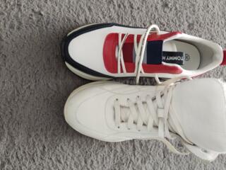 Продам кроссовки