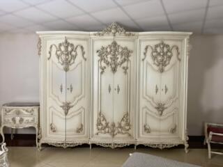 Классические шкафы резные
