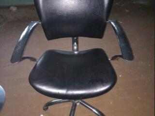 Продам парикмахерское кресло