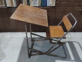 Продаётся детская парта, складная, на металлическом каркасе.