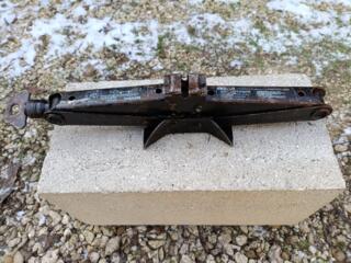 Продам домкрат б/у на ниссан