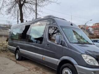 Фирме требуется водитель категории "D".