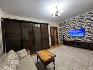 Продаётся двухкомнатная квартира в центре Тирасполя(Сталинка))