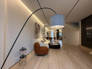 Chirie townhouse în 3 nivele, în zonă rezidențială premium, pe str. ..