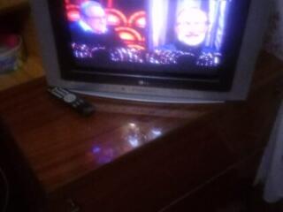 Продам телевизор LG в хорошем состоянии. Цена 200 руб. Тел.