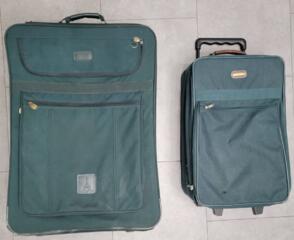 Продаются два Чемодана б/у: размер большой 72×50×26 см.
Зел. средний