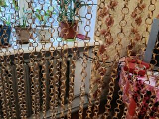 Продаю штору декоративную на дверной проём