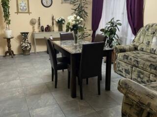 Продам уютный двухэтажный дом в пгт Великодолинское — просторный, ...