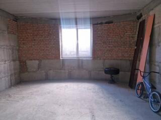 Предлагается к продаже коммерческое помещение в цокольном этаже под ..