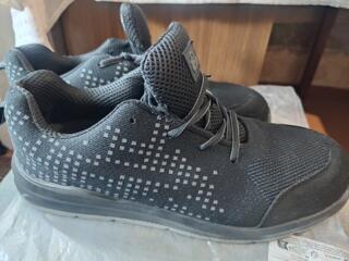 Продам обувь с защитным носком