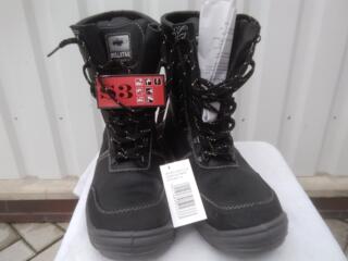 Ботинки высокие.