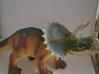 Продам игрушку динозавра