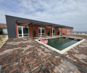 Продам новый дом в Кошарах, бассейн, первая линия лимана