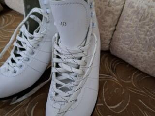 Продам коньки