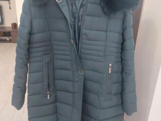 Продается женское зимнее пальто новое цвет зеленоватый, темное 50-52рр