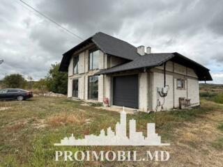 Vă propunem spre vânzare această casă în Strășeni, str. 1 Iunie, cu ..