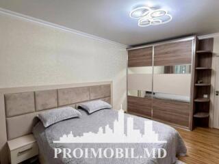 Spre vânzare se oferă apartament cu 2 camere și living, sect. ...