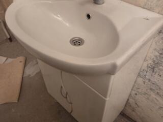 Продам раковину с краном и тумбочкой