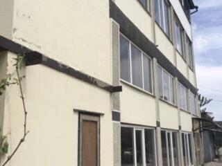 Предлагается просторный трехэтажный дом с цоколем, расположенный в ...