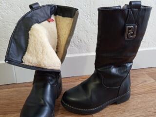 Продам детскую обувь.