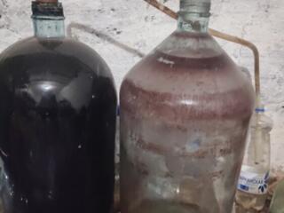 Продам банки стеклянные 3л., 1л. Бутыль 20 литровый.