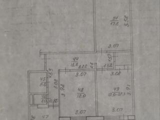 Продается 3-х комн., Центр, р-он 9 школы. Торг.