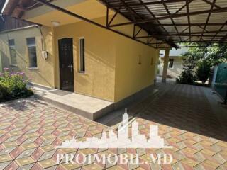 Vă propunem spre vânzare aceste 2 căsuțe în ogradă comună, sect. ...