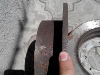 Диски тормозные Карисма Мицубиси В очень хорошем состоянии. Бельцы