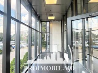 Se oferă spre chirie spațiu comercial amplasat în sect.Centru, str. ..