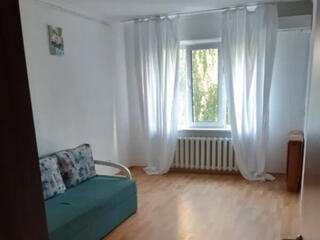 Продаётся трёхкомнатная квартира. Дарницкий район, улица Урловская, ..