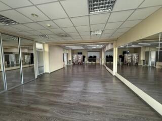 Пропонується в оренду просторе офісне приміщення площею 115 м  у ...