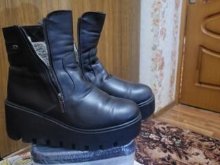 Зимние, кожаные сапоги из натуральной кожи 39-40.