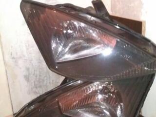 Фары от Форд Фокуса и другие запчасти от этой машины по ходовой части.