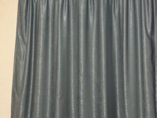 Штора одна. Высота 2,35 и ширина 1,45м. Бельцы