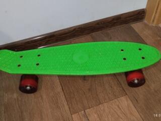 Скейт пластмассовый зеленого цвета-колеса широкие, устойчивые