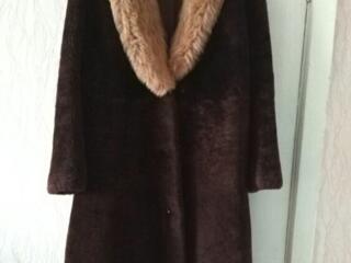 Шуба натуральная воротник лама 50-52 размер