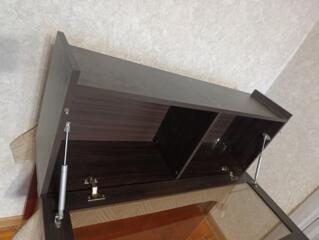 Продам навесной шкаф в отличном состоянии длина 1.80, ширина 60см.