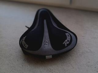 Продам чехол для седла велосипеда. состояние НОВОЕ.