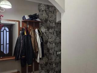 Продам квартиру 30.4 кв. м., 2/5, ул. Героев Крут/Ивана и Юрия Лип.