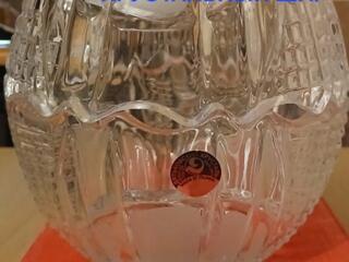 Хрустальный шар; селёдочница; салатницы; конфетницы; вазы для цветов