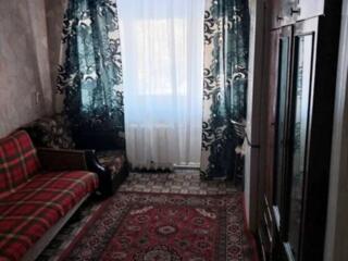 В продаже комната в коммунальной квартире на среднем этаже в центре ..