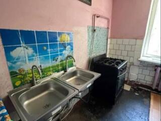 В продаже комната в коммунальной квартире.  Состояние жилое, остается 