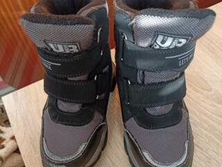 Зимние ботинки. Размер 28