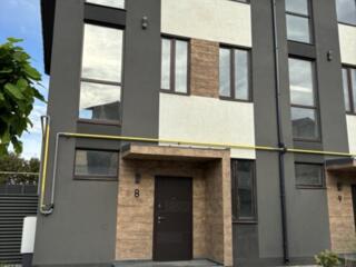 Продается таунхаус в Авангарде. Трехуровневый, с удобной и ...