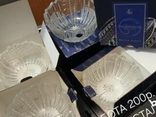 Вазочки хрустальные; вазы цветочные; ладья; мороженицы.