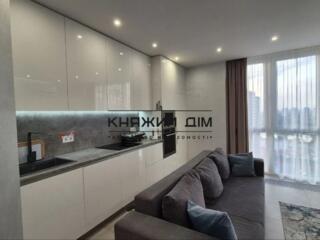 Продам 3-кімнатну квартиру, Пчілки 8, Дарницький район, КиївПростора .